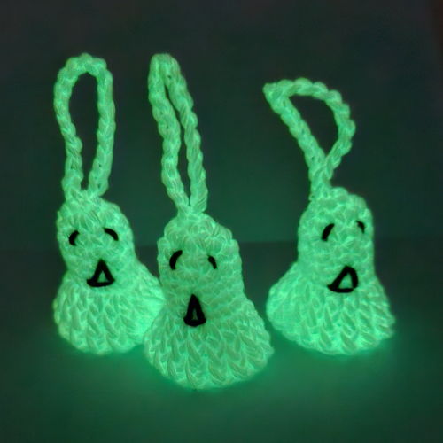 Free Pattern: Glow in the dark Ghost: finger puppet or keychain