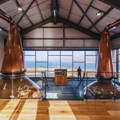 Salle de distillation vue de face de la distillerie Ardnahoe sur l'île d'Islay dans les Hébrides intérieures d'Ecosse