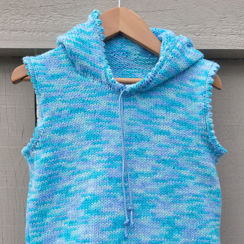 Child’s sleeveless hoodie in 8 ply knitting pattern