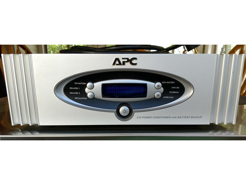 APC S15 Power Conditioner/Regulator With Battery Backup