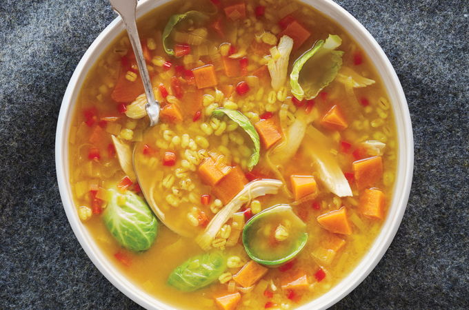 Soupe-repas au poulet, à l’orge et aux légumes