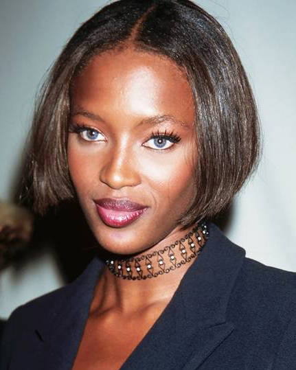 Naomie Campbell avec un choker noir