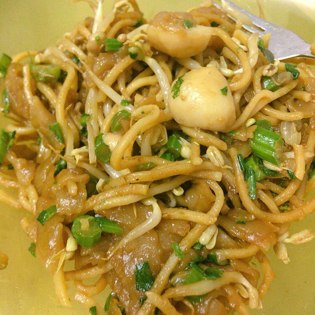 Fried noodle with fish ball.