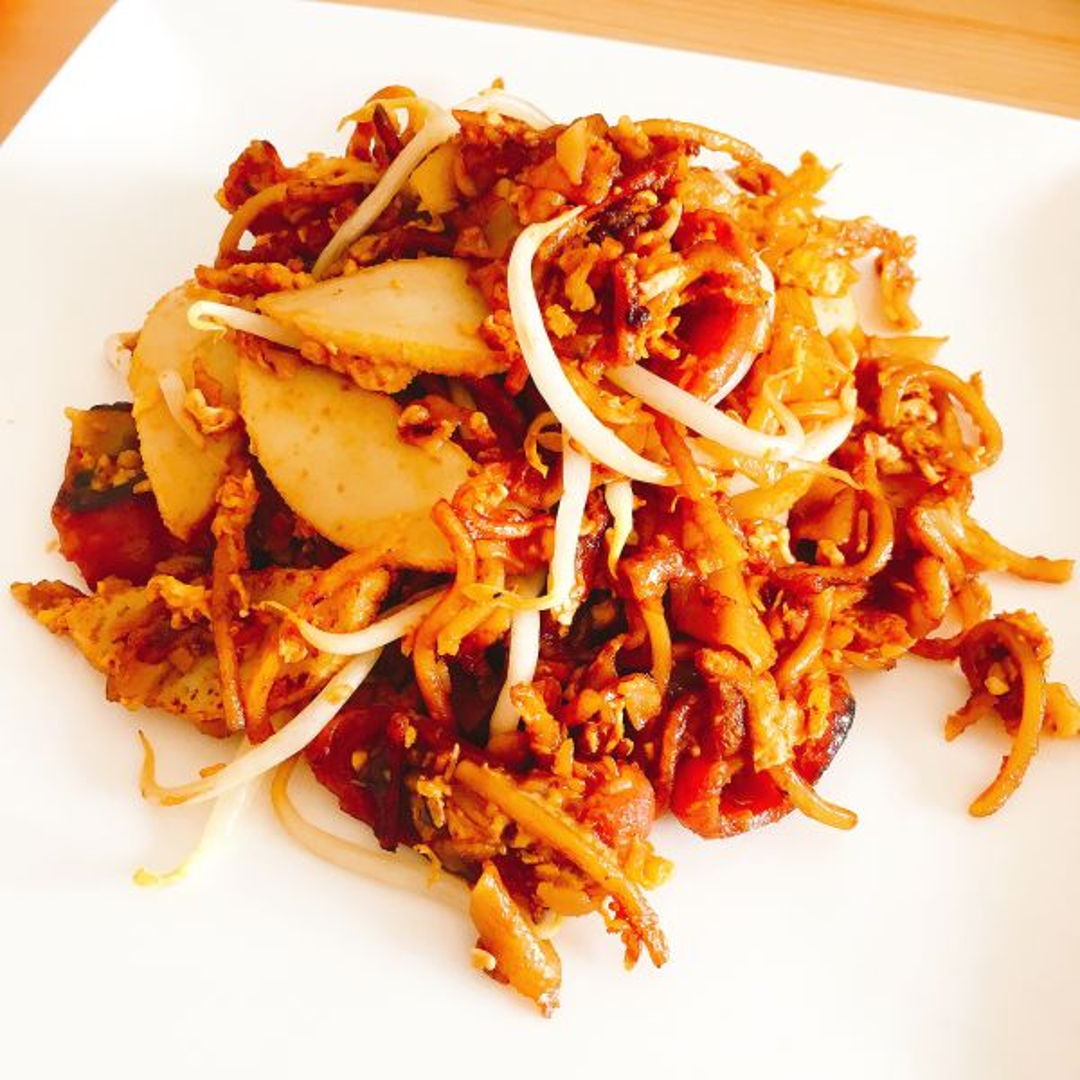 My first attempt on Char Kway Teow from inspiration from the street hawkers and also Nyonya Cooking :-)