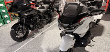 2024 HONDA GOLD WING TOUR AIRBAG AUTOMATIC DCT motorcycle for rent near Louisville, CO