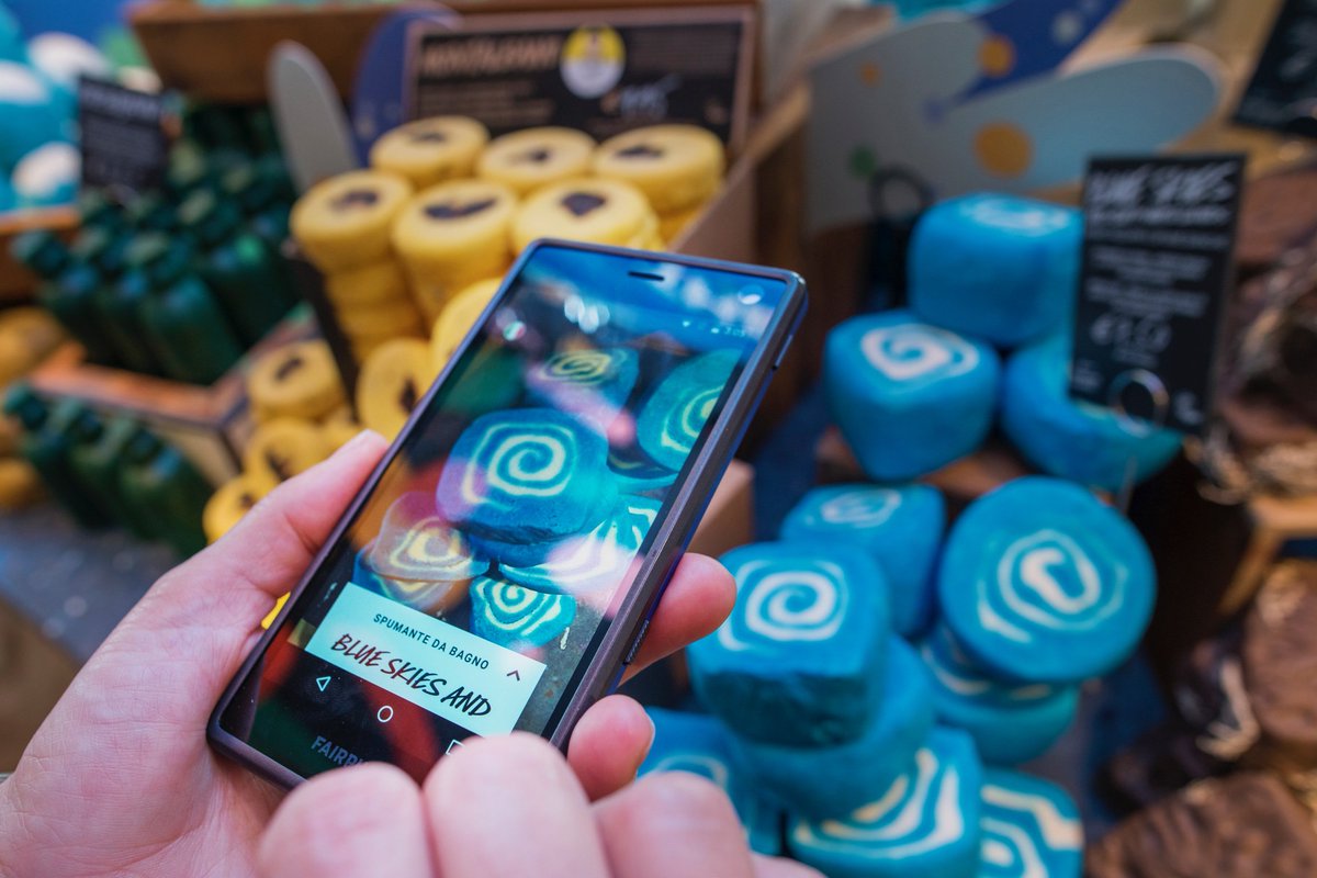 Keizer risico Slank Lush Develops AR App, And Further Solidifies Themselves a Truly  Package-Free Shop | Dieline - Design, Branding & Packaging Inspiration
