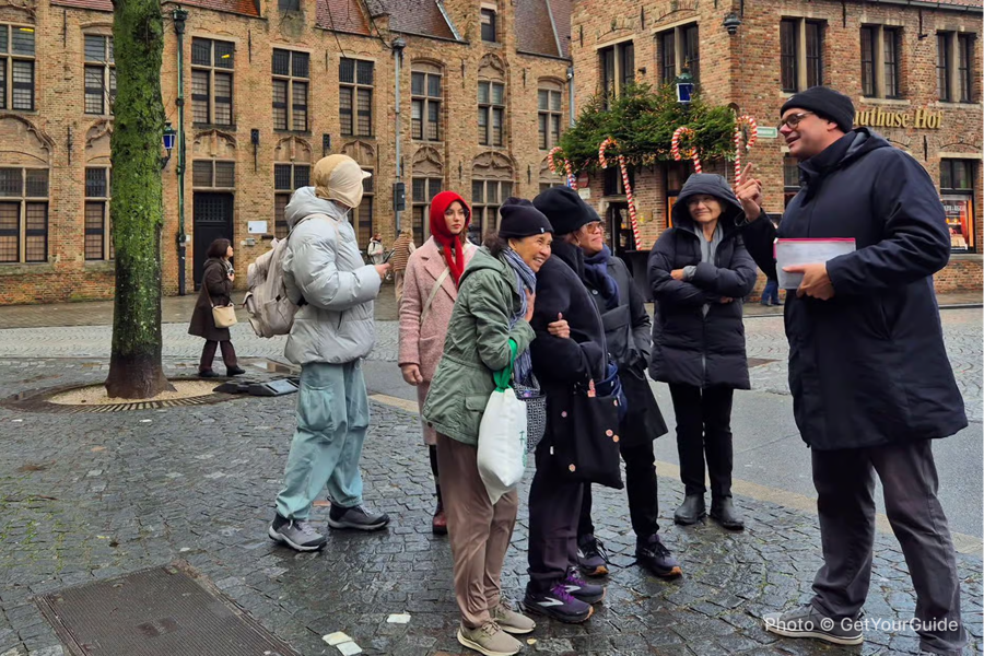 Bruges Private Tour from Paris with Champagne & Canal Cruise - photo 3