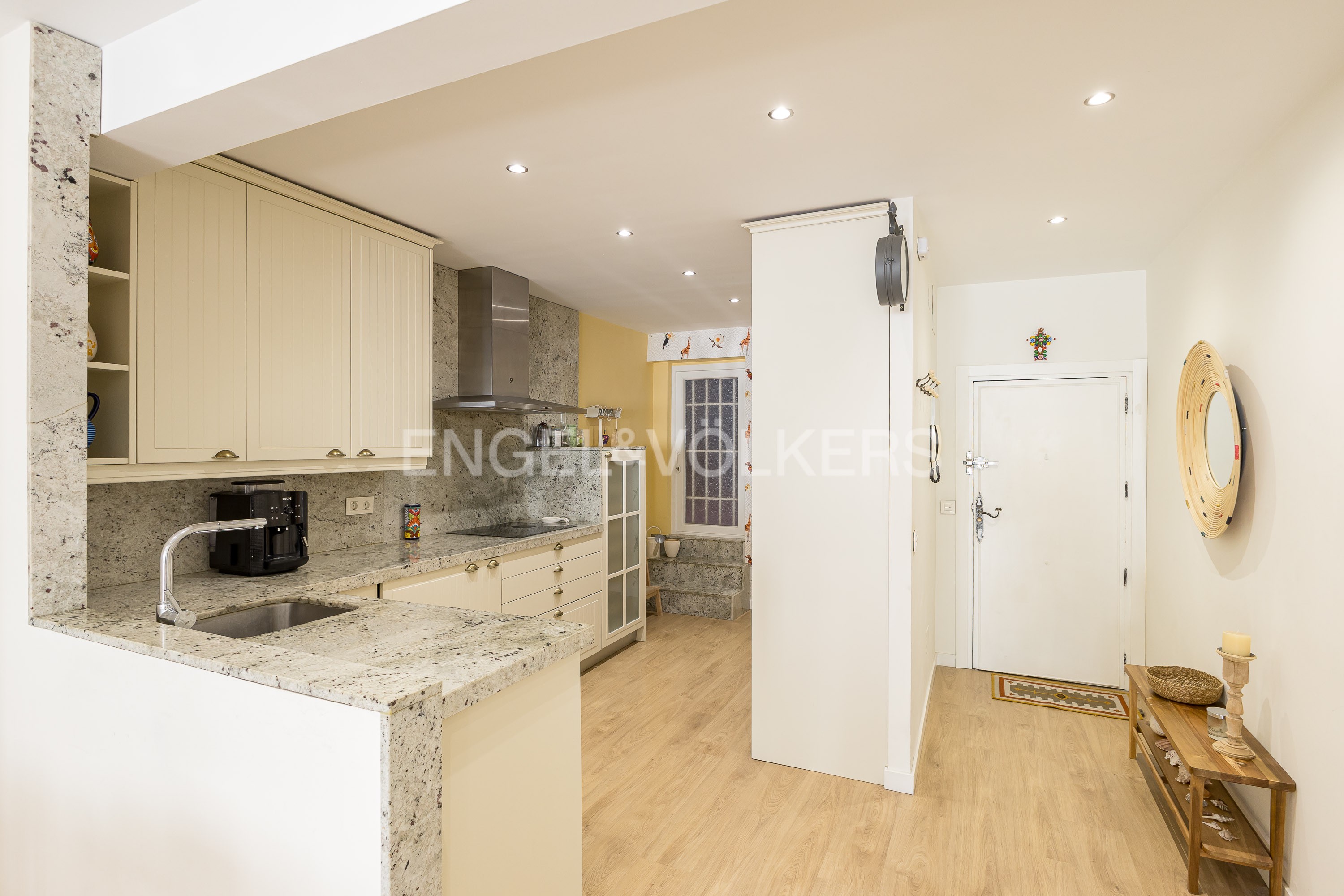 Cosy and ready to move in flat in Pacífico District - Image 3