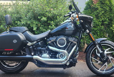 2021 HARLEY-DAVIDSON FLSB SPORT GLIDE ABS motorcycle for rent near Beaverton, OR