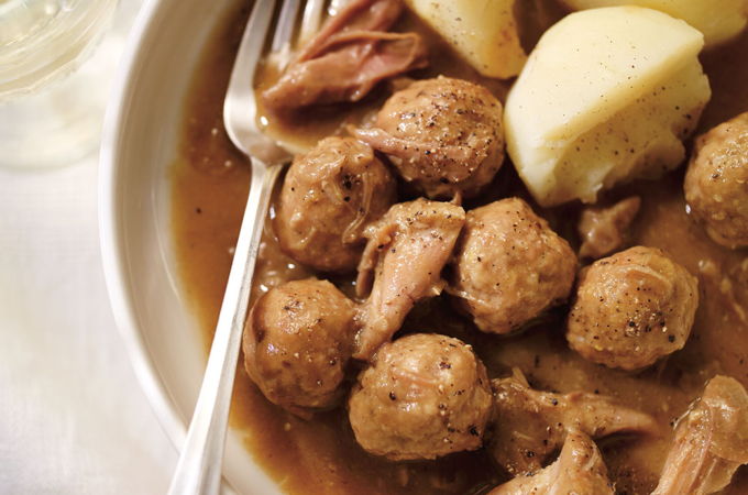 Meatball and Pigs’ Feet Stew