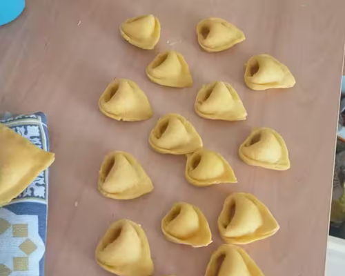 Corsi di cucina Bologna: Tortelloni, polpette, tiramisù e la tradizione in cucina