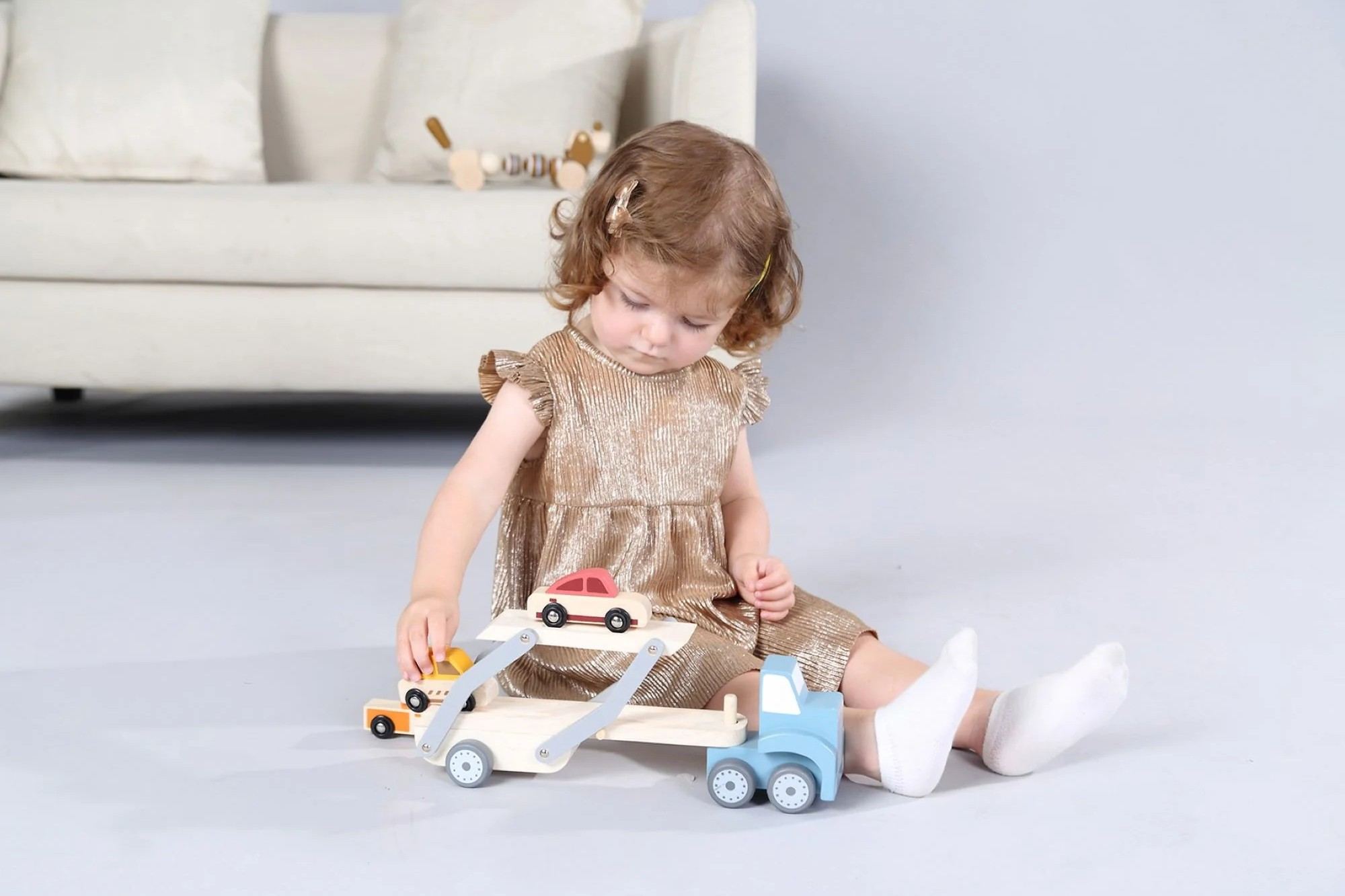 Car Carrier toy truck with movable tray and 3 wooden cars-Age: 18 M+ - Image 4