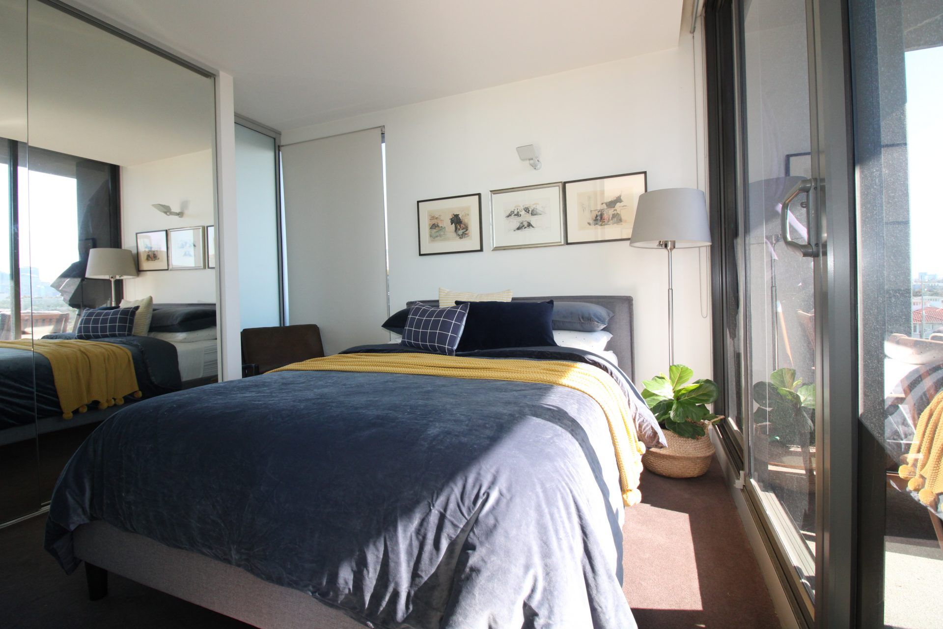 Spacious Top Floor Residence inc. Dazzling City and part Water Views- Port Melbourne - Image 9