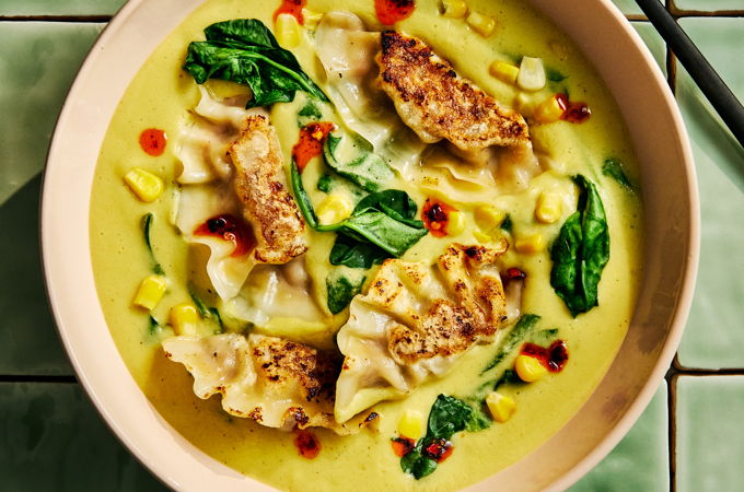 Soupe au maïs, au lait de coco et aux dumplings