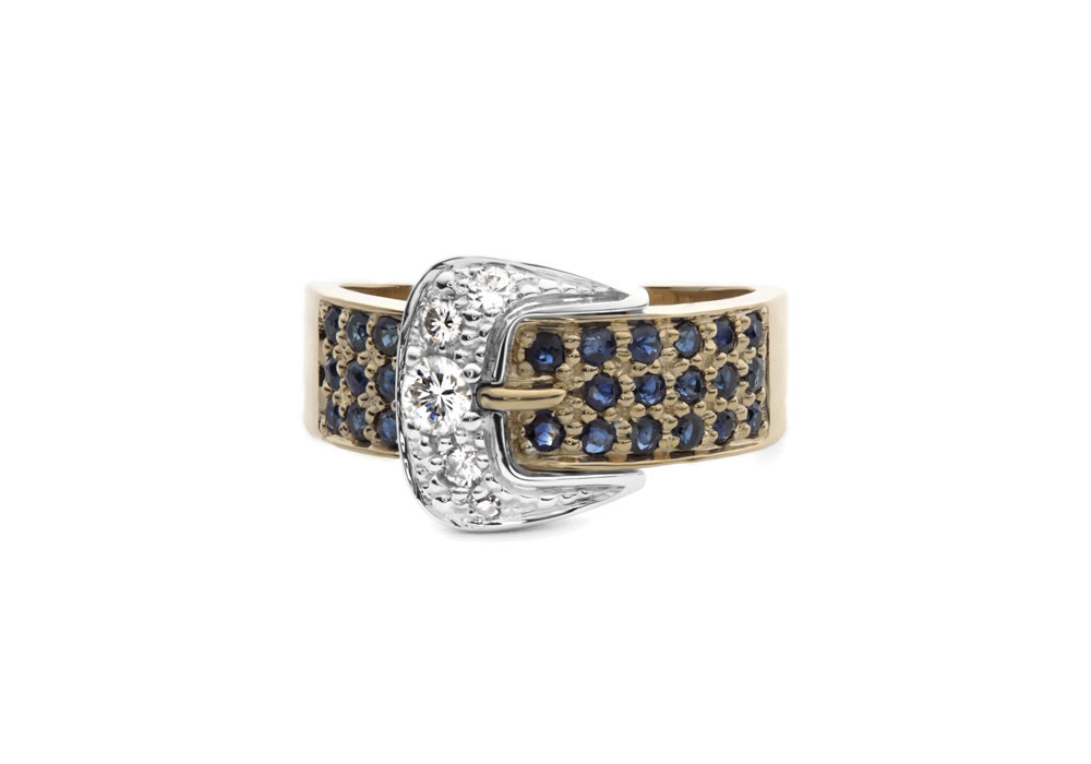 Belt-shaped ring with sapphires on yellow gold and belt buckle in white gold with diamonds