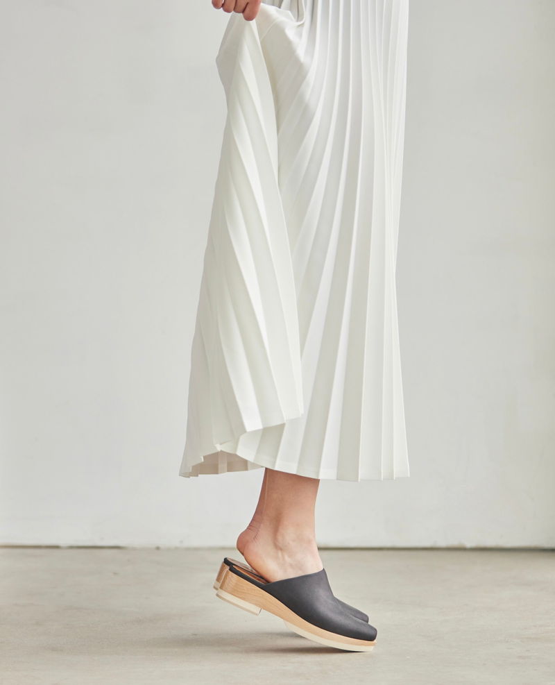 Fig Clog - Black Leather - $207.50 | Coclico Pre-loved