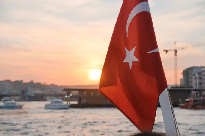 Cruise With Hotel Pickup, Audio Guide & Unlimited Soft Drinks