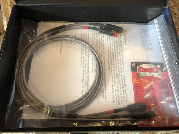 Audience AU24-SX - Interconnects 1.5m RCA - As new!