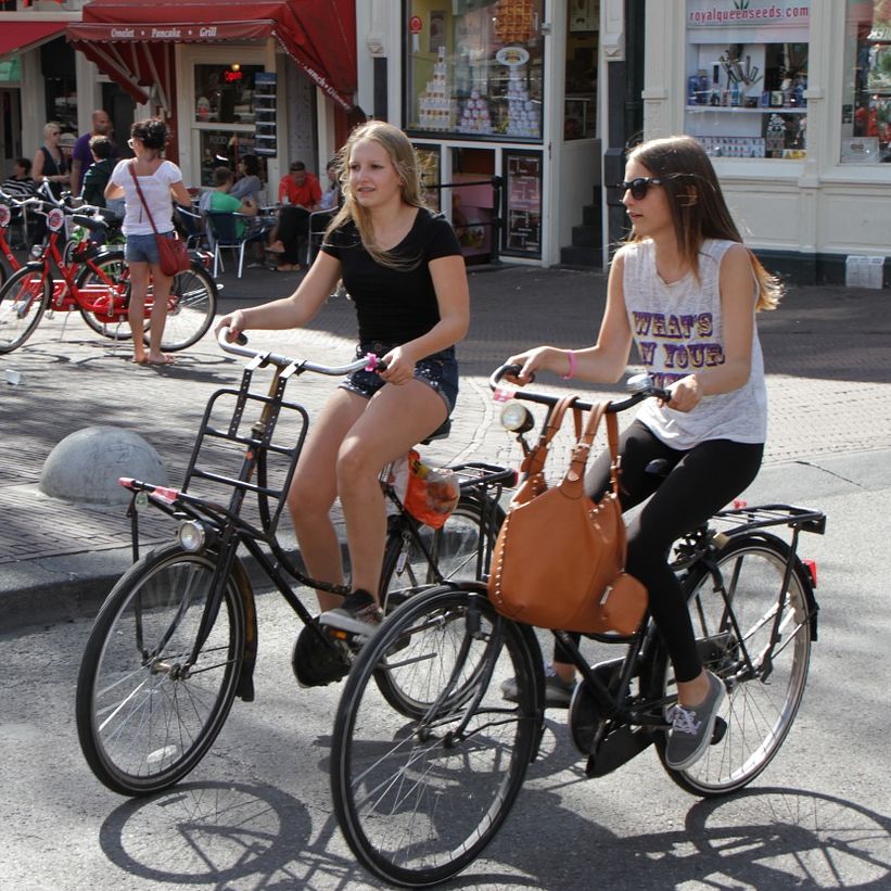 Jongeren op de fiets