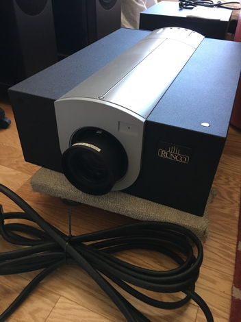 Runco VX-22D 2.35Cinewide with Autoscope lens