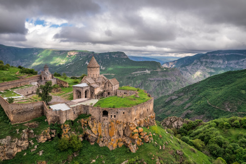 Монастырь Татев и пещерный небоскреб -Хндзореск