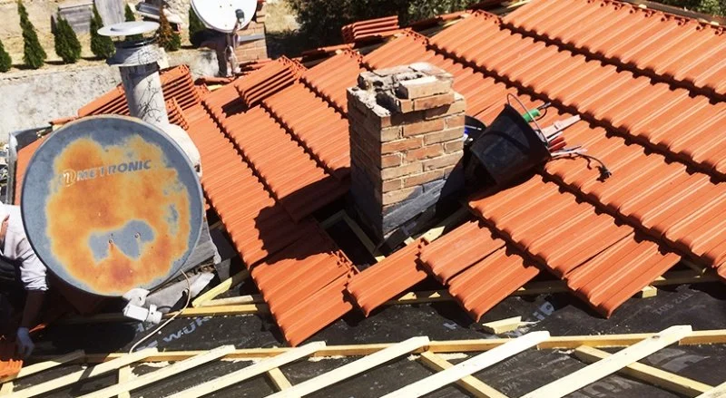 Rénovation d’une toiture en tuiles de Marseille sur une villa à La Turbie — photo 24 sur 28 — CEG TOITURE
