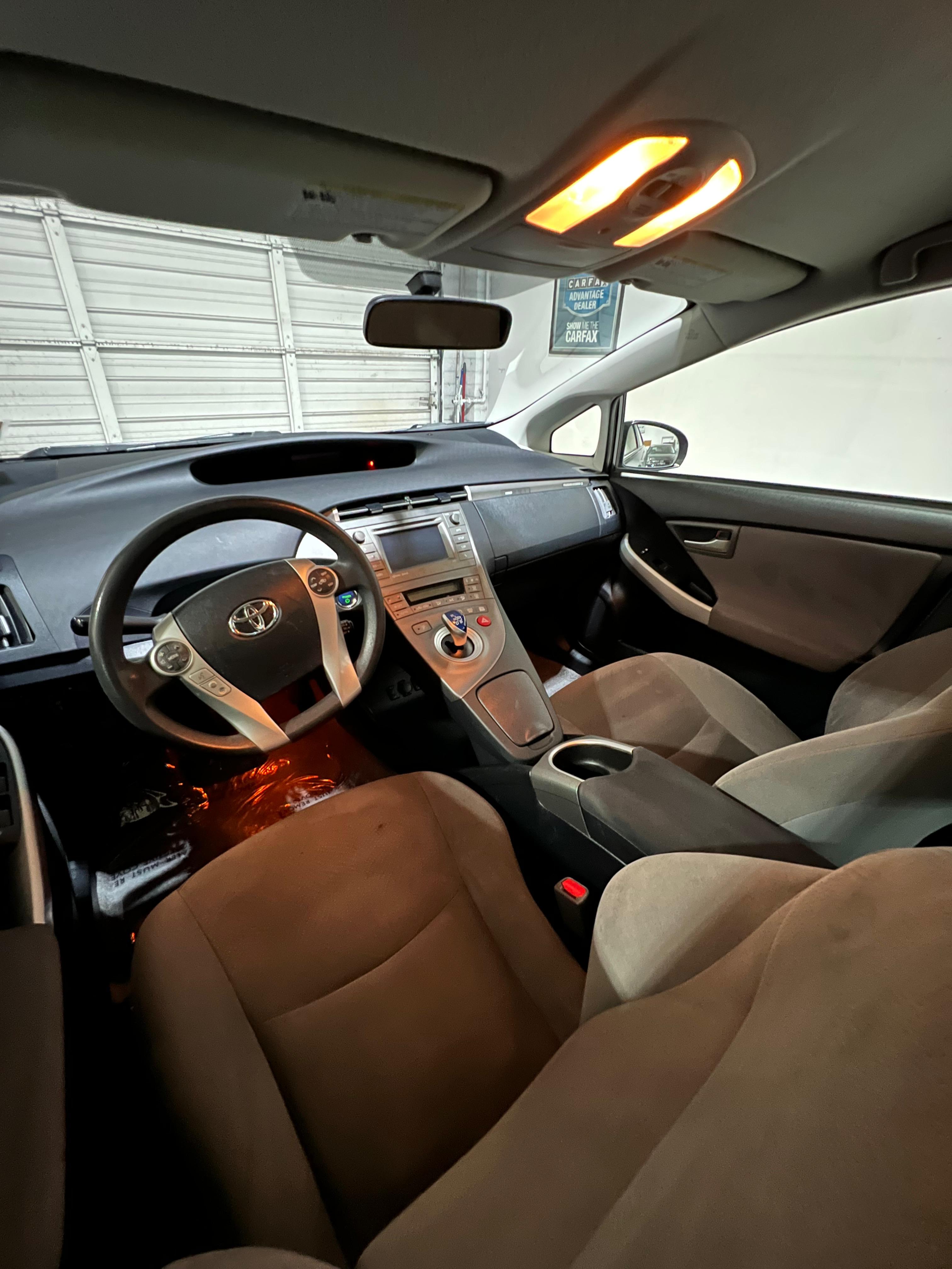 2014 Toyota Prius Plug-In Hybrid 12