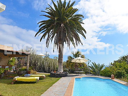  Costa Adeje
- Casas en venta en Tenerife: Propiedad en primera línea del mar cerca del hotel Abama Resort, Tenerife Sur