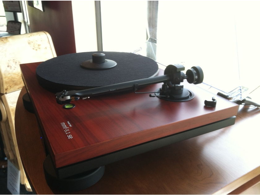 Music Hall MMF-5.1SE Turntable with Cartridge