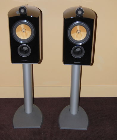 B&W 805 Diamond Series 2 in gloss black with silver stands
