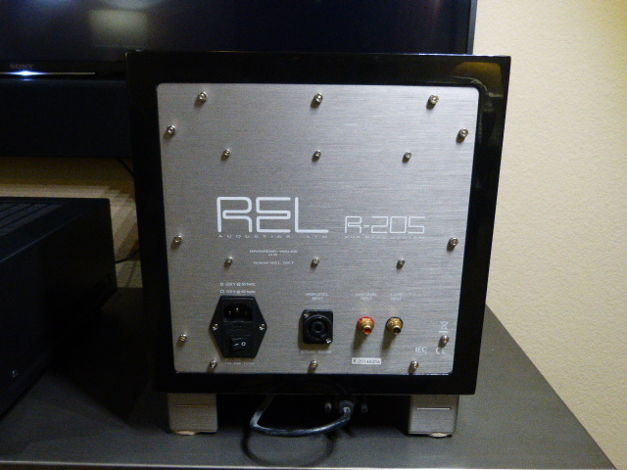 REL Acoustics R205 discounted