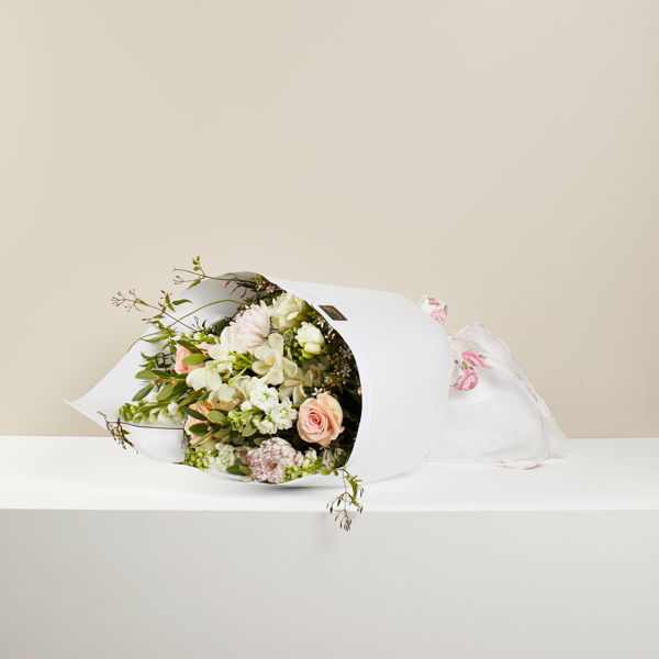 Soft and Pretty_flowers_delivery_interflora_nz