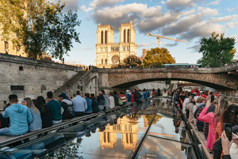 Sightseeing Cruise and Dinner at Le Bistro Parisien