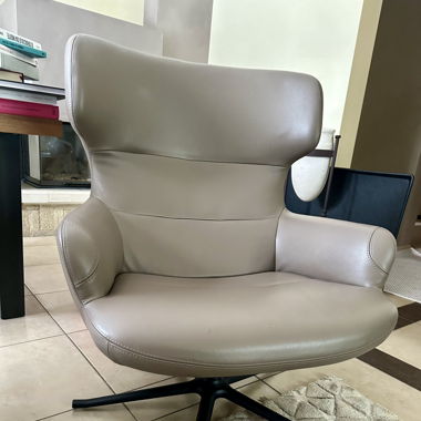 Fauteuil en cuir pivotant 
