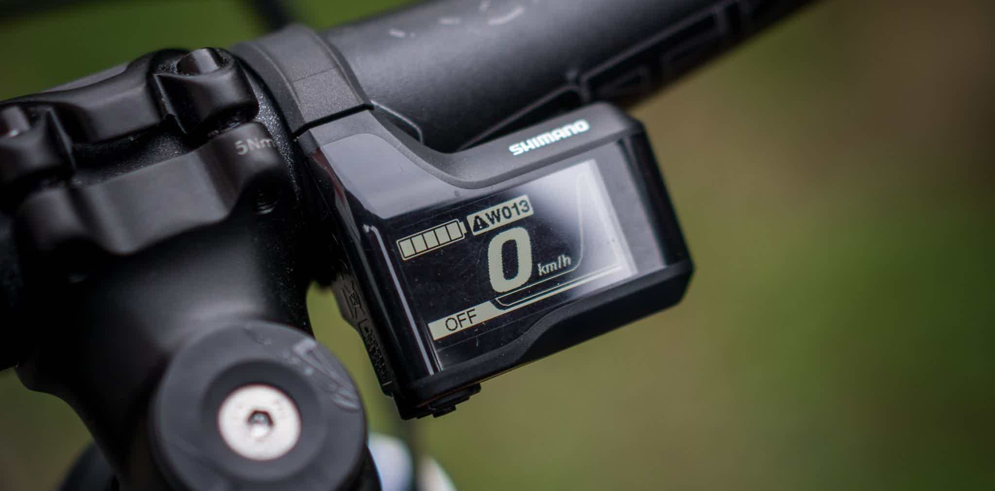bateria electrica de una ebike en la rueda trasera