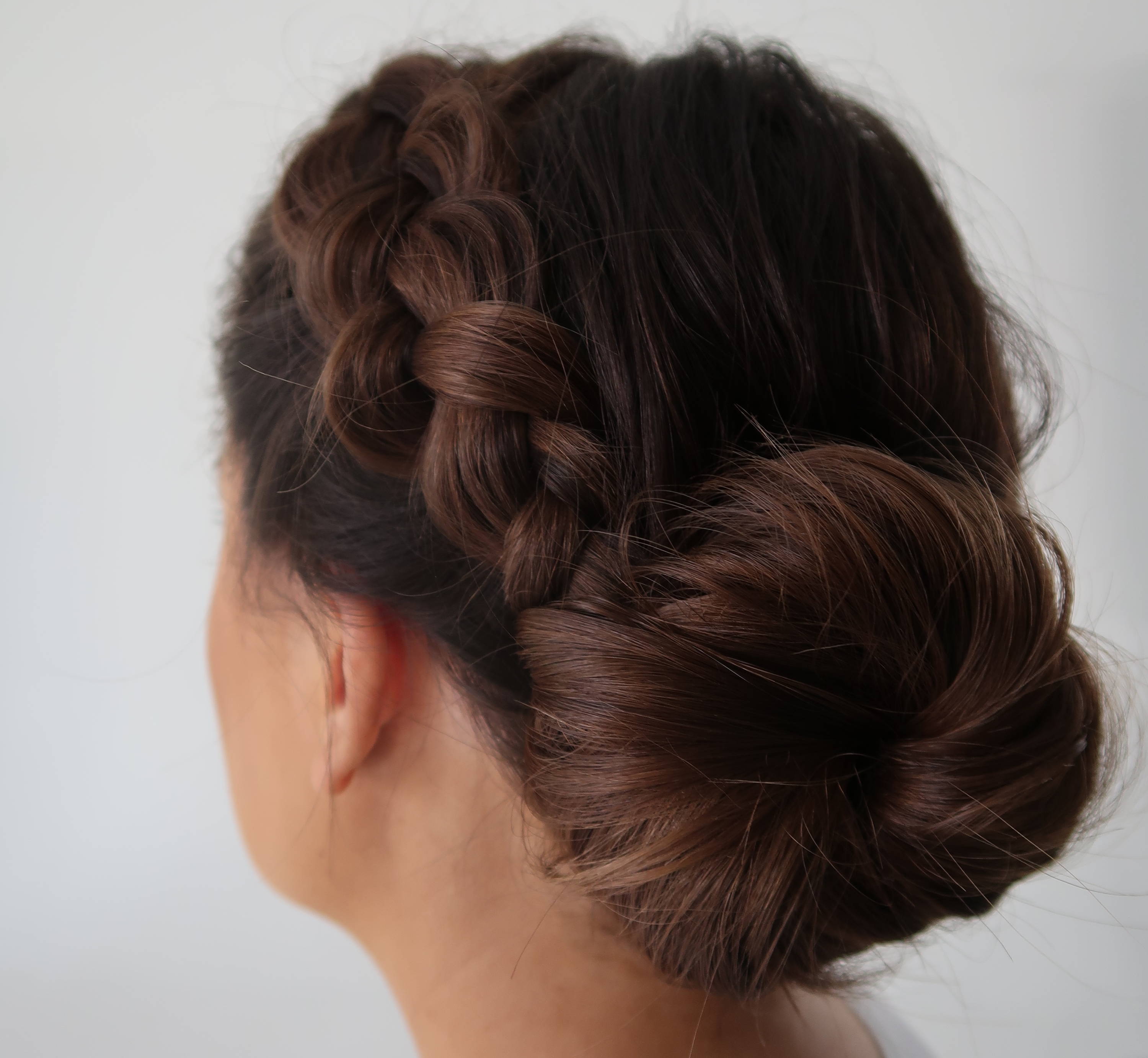 How to get heatless waves and curls Davines bun DIY