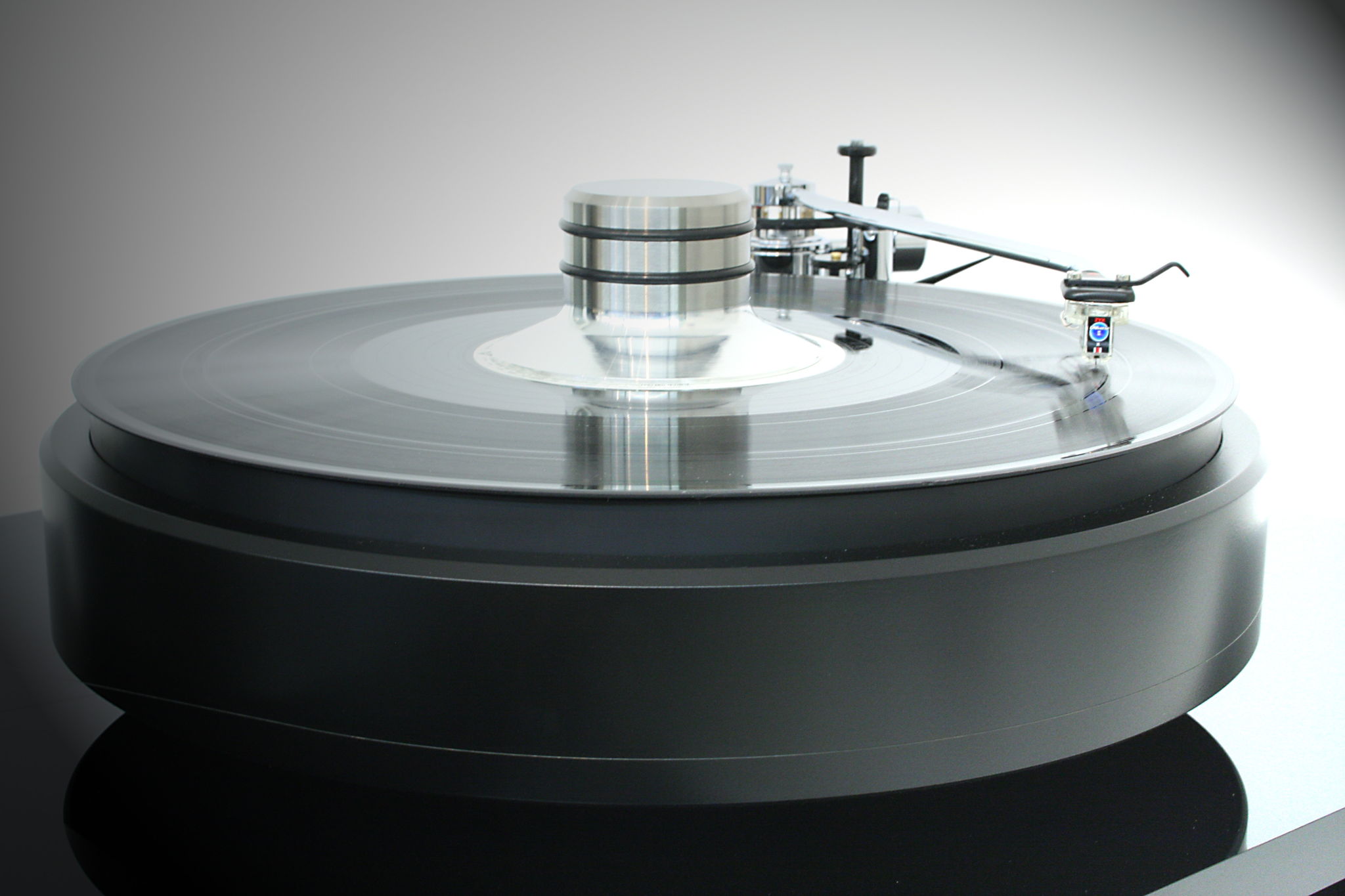 Moerch DP8 sitting proudly on Amazon Grand REFERENZ