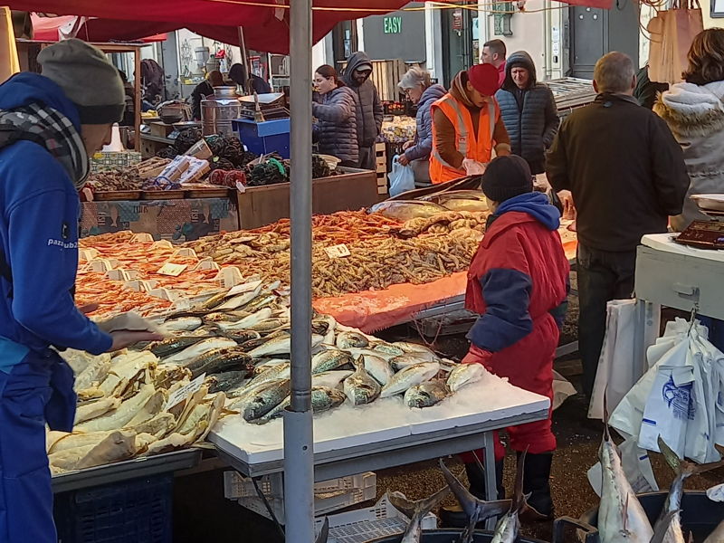 Food & Wine Tours Catania: Fera 'o Luni in Catania: Tour and Tasting 