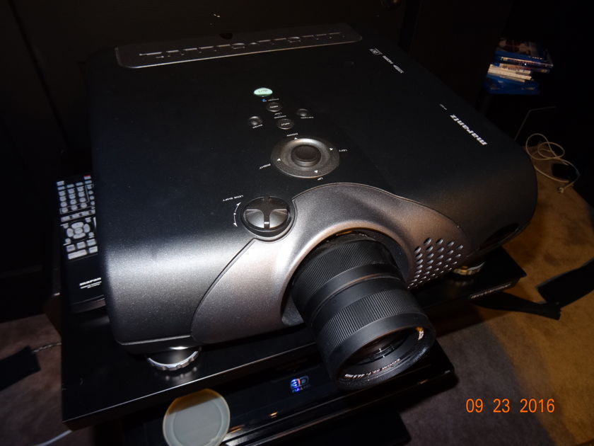 Marantz VP 15S1 Excellent Condition With free Panasonic Blu ray Player.