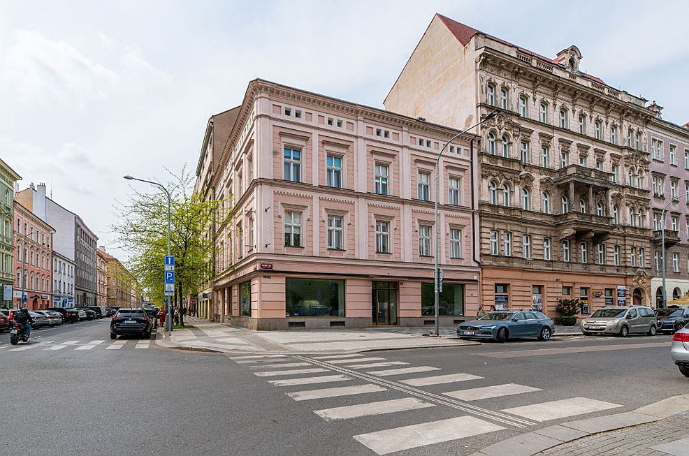  Prague
- Business premises directly on the square