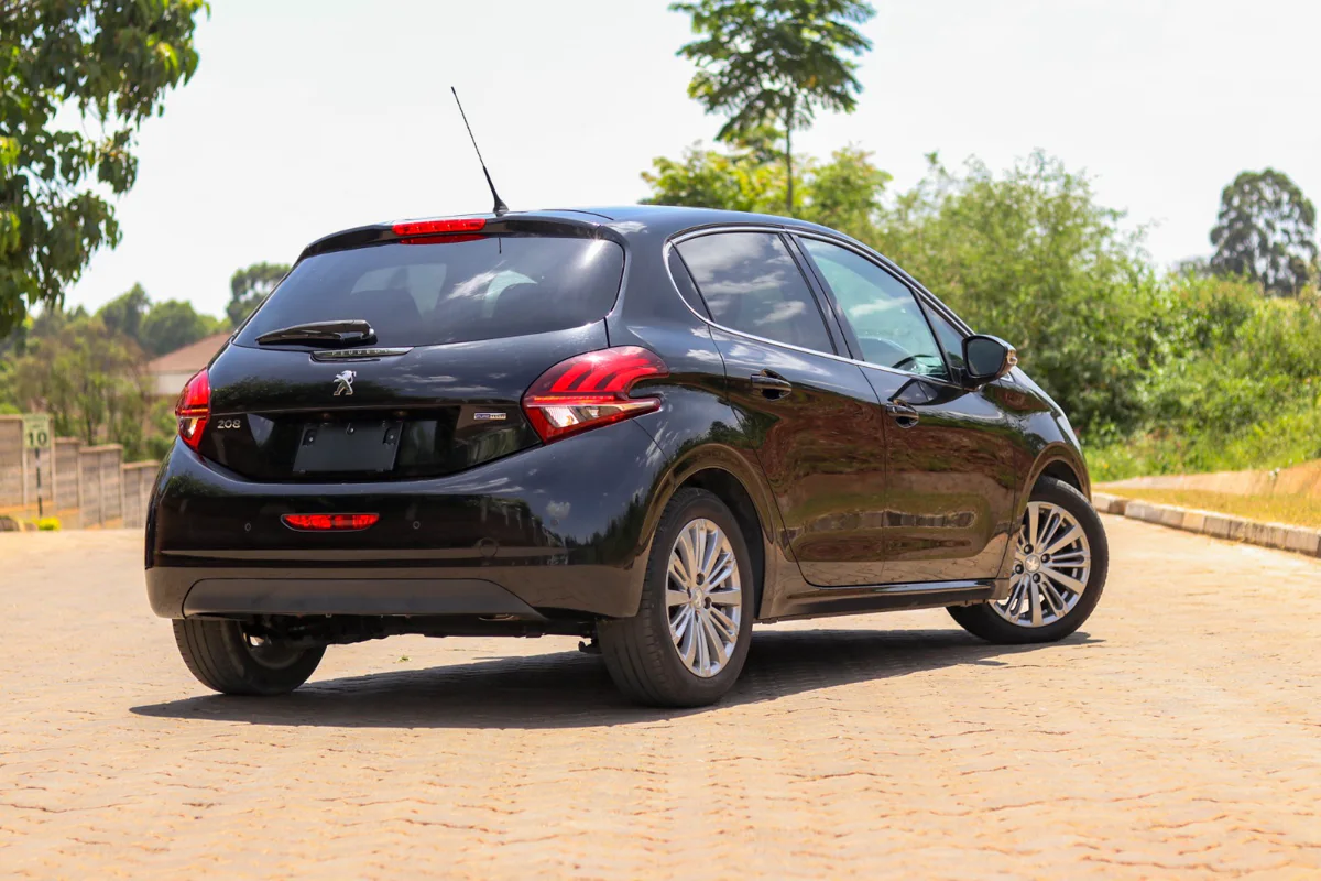 2016 Peugeot 208 — Royal Max Motors — photo 5 of 16