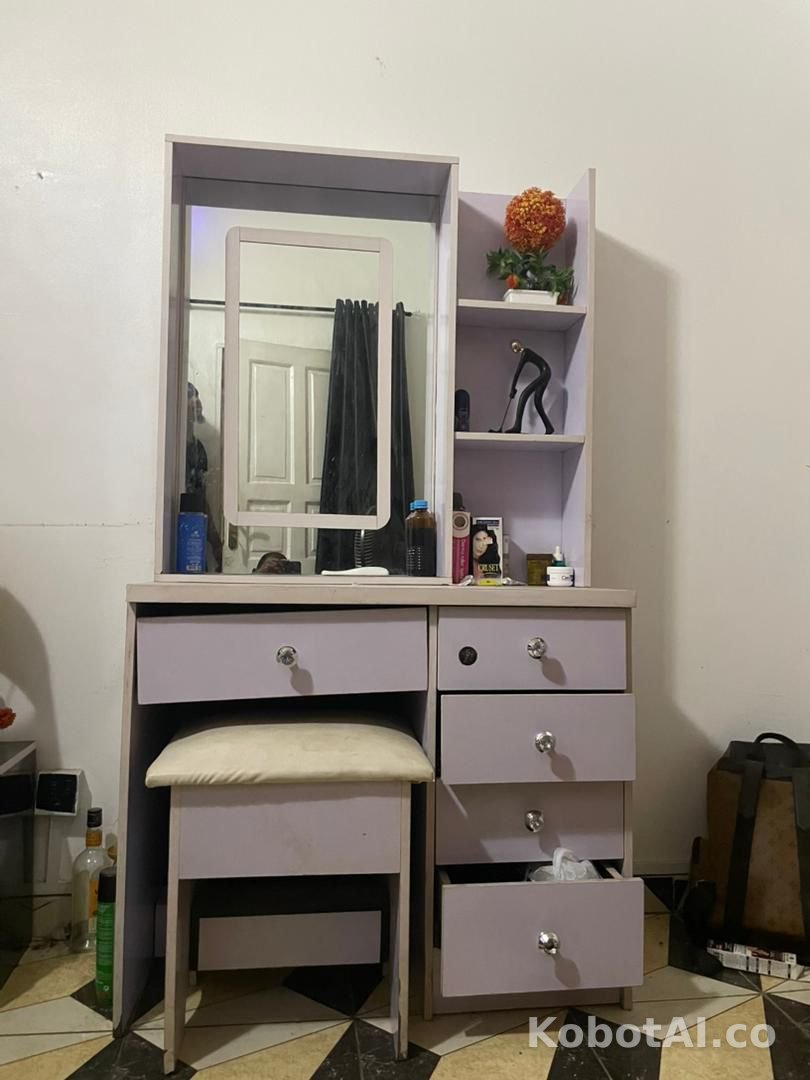 Make up shelf