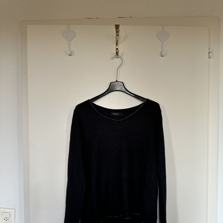 Schwarzer dünner Pullover