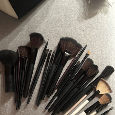 Lit de plus de 25 pinceaux à maquillage 