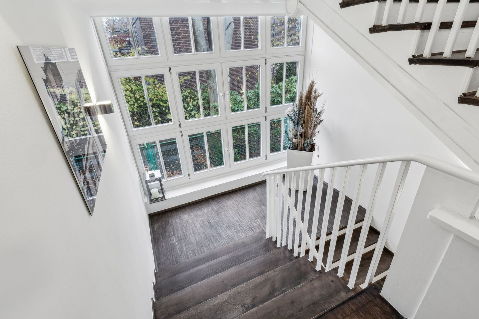 Representative Bauhaus villa - Live and work in a prime location!