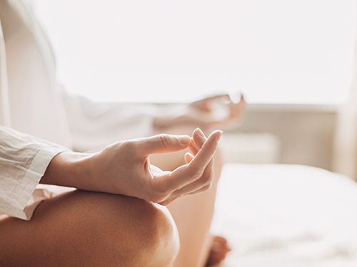 6 elementi essenziali per una perfetta sala yoga in casa