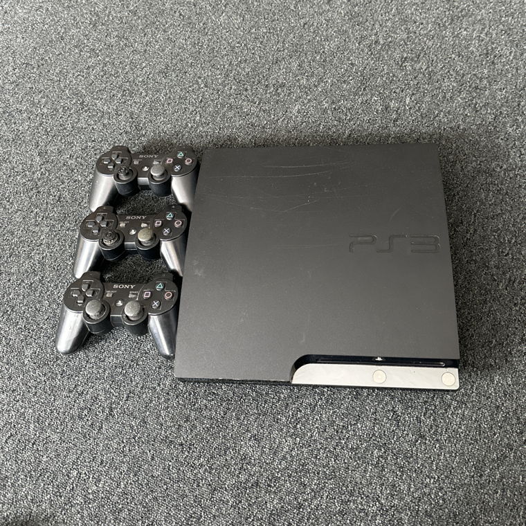 PlayStation 3 mit Drei Controller 