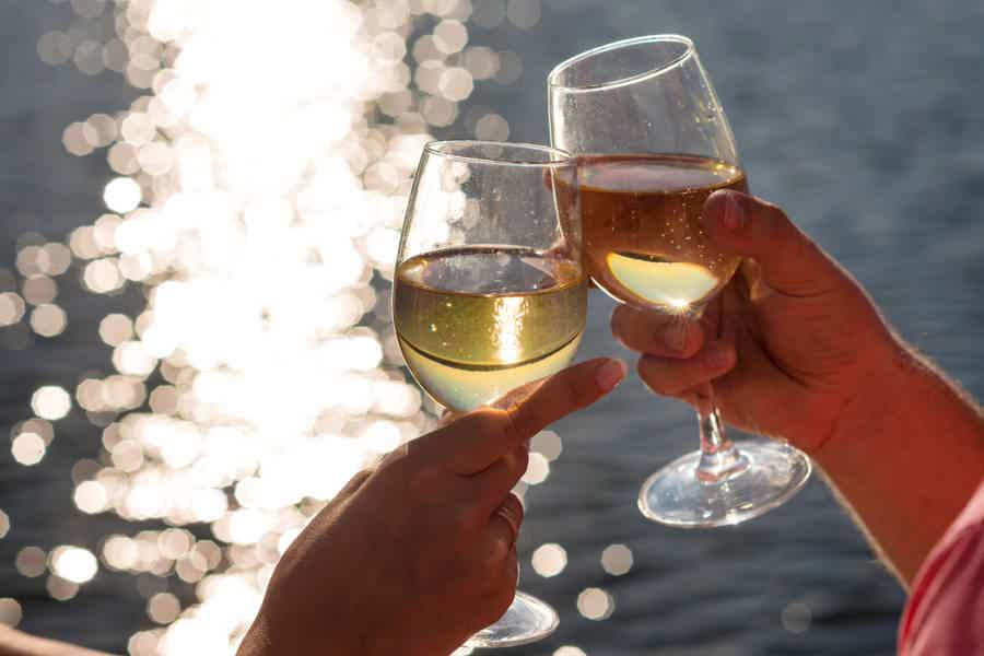 Private Romantic Canal Cruise Amsterdam with Bubbly and Snacks - photo 1