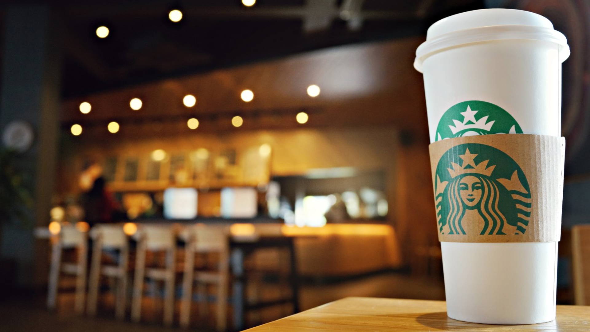 Featured image for Starbucks Begins Trial Of Compostable Hot Coffee Cups