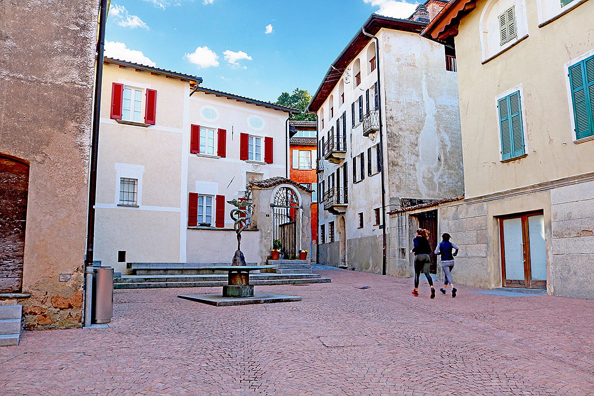  Lugano
- Nucleo Carona Marktplatz Tessin